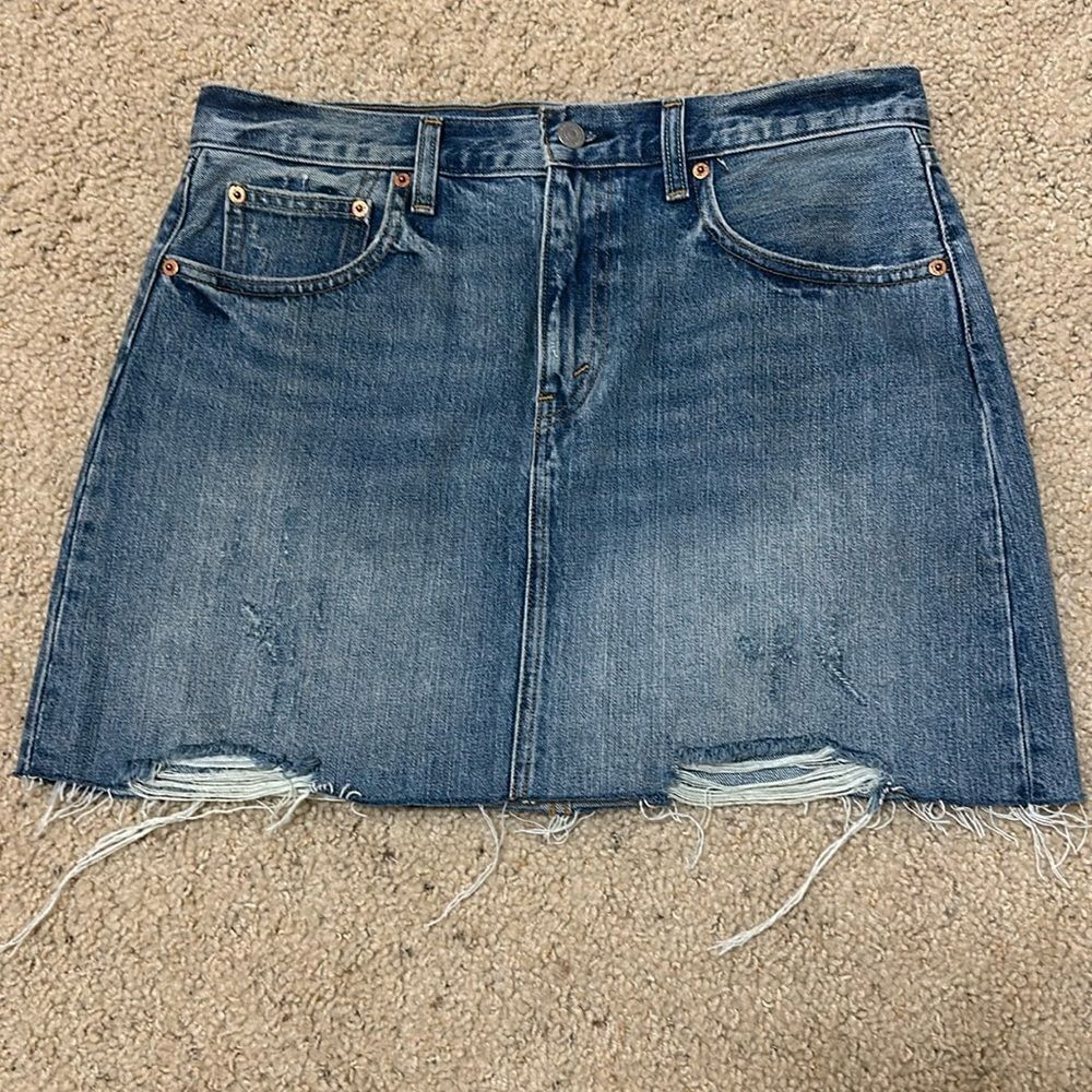 Like New Levi’s Destructive Jean Skirt size 30